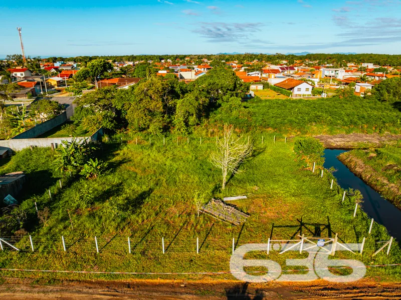 Terreno de esquina com 752m² em Balneário Barra do