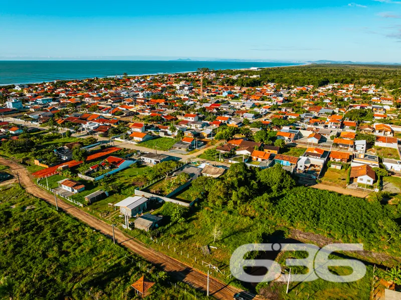 Terreno de esquina com 752m² em Balneário Barra do