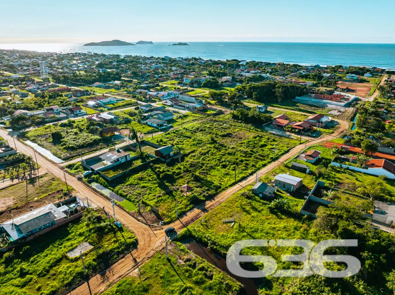 Terreno de esquina com 752m² em Balneário Barra do