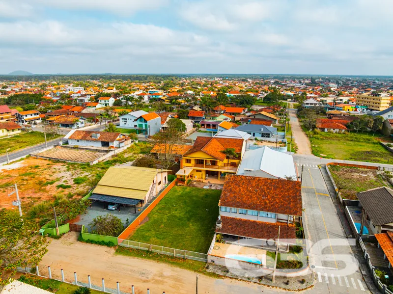 Descubra o encanto deste magnífico sobrado à venda