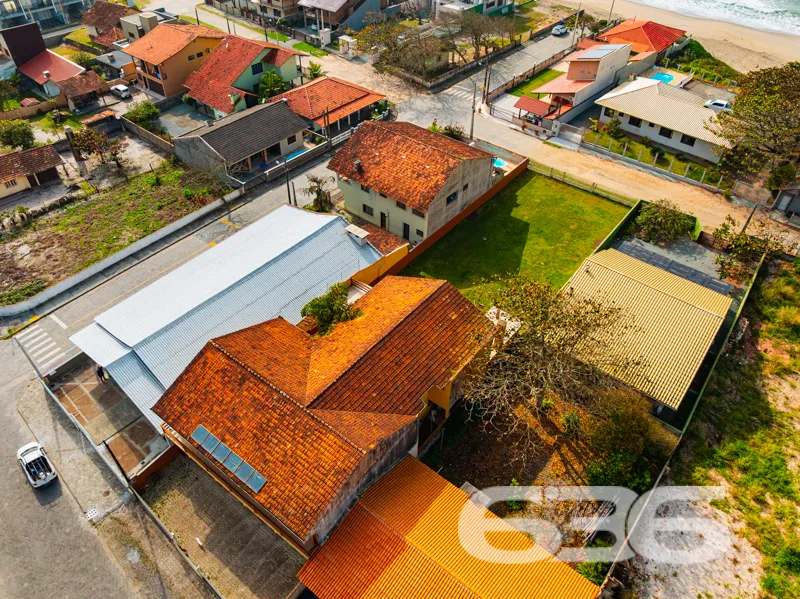 Descubra o encanto deste magnífico sobrado à venda