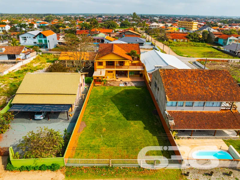 Descubra o encanto deste magnífico sobrado à venda