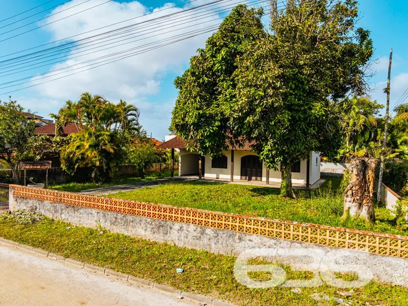 Descubra seu Refúgio na Beira da Lagoa: Casa Espaç