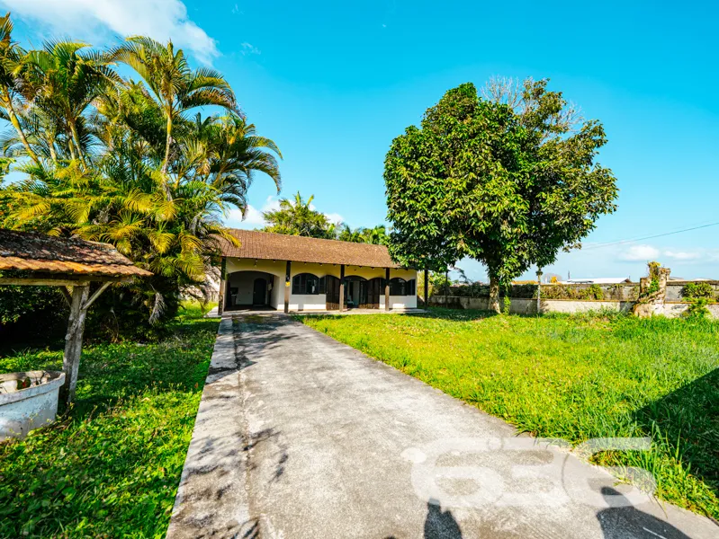 Descubra seu Refúgio na Beira da Lagoa: Casa Espaç