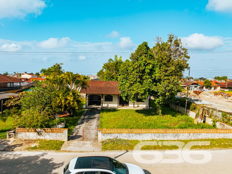 Descubra seu Refúgio na Beira da Lagoa: Casa Espaç