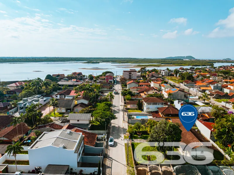 Descubra seu Refúgio na Beira da Lagoa: Casa Espaç