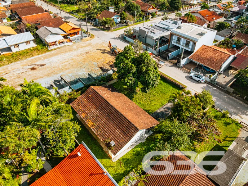 Descubra seu Refúgio na Beira da Lagoa: Casa Espaç
