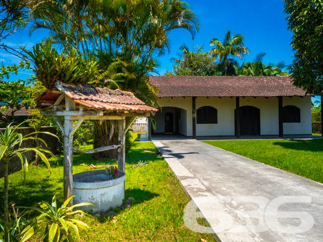 Descubra seu Refúgio na Beira da Lagoa: Casa Espaç