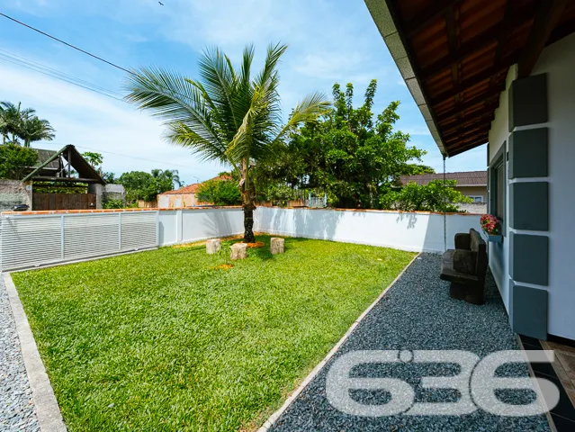CASA COM 2 QUARTOS, FUNDOS PARA O RIO PEREQUÊ EM B