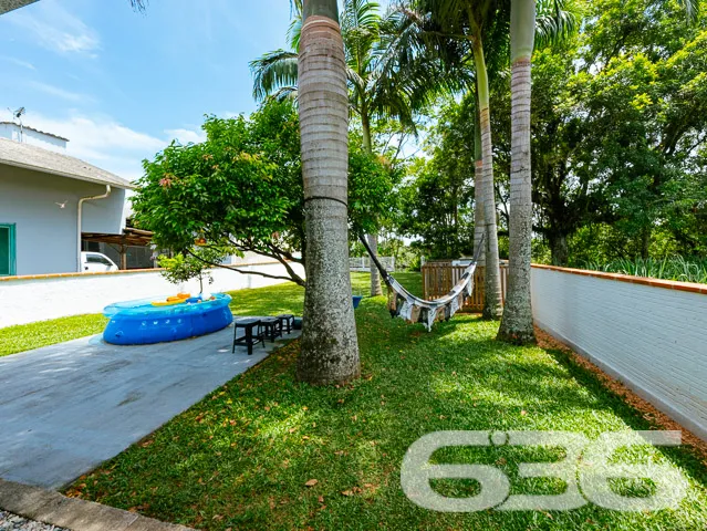 CASA COM 2 QUARTOS, FUNDOS PARA O RIO PEREQUÊ EM B
