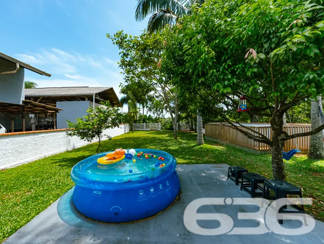 CASA COM 2 QUARTOS, FUNDOS PARA O RIO PEREQUÊ EM B