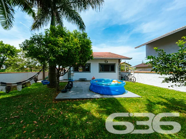 CASA COM 2 QUARTOS, FUNDOS PARA O RIO PEREQUÊ EM B