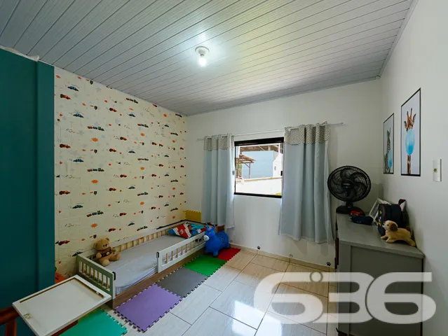 CASA COM 2 QUARTOS, FUNDOS PARA O RIO PEREQUÊ EM B