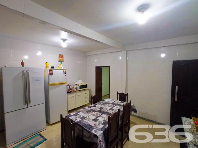 CASA COM 4 QUARTOS, SENDO SUÍTE, NO BAIRRO COSTEIR