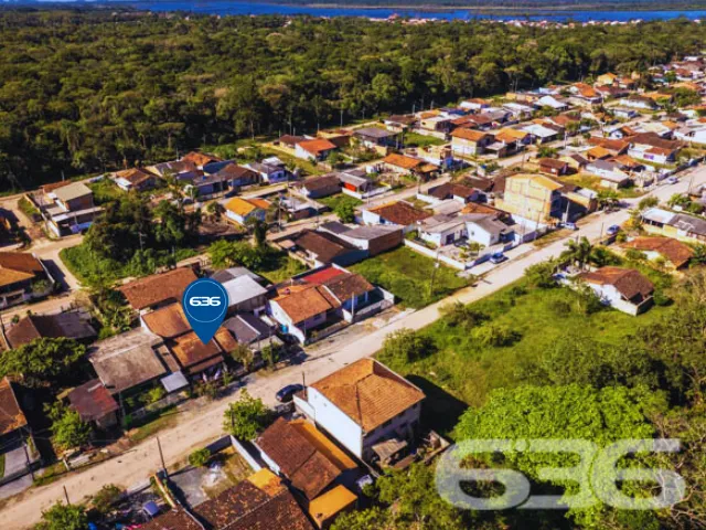 CASA COM 4 QUARTOS, SENDO SUÍTE, NO BAIRRO COSTEIR