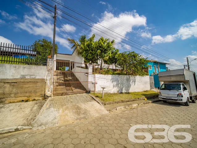 CASA EM ALVENARIA COM 5 QUARTOS, NO BAIRRO GUANABA