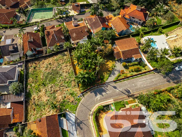 VEDE-SE LOTE NO BAIRRO ATIRADORES - ESTUDA PERMUTA