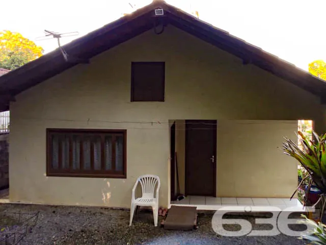 DUAS CASAS SOB UM MESMO TERRENO NO BAIRRO ANITA GA