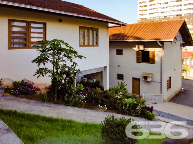 DUAS CASAS SOB UM MESMO TERRENO NO BAIRRO ANITA GA