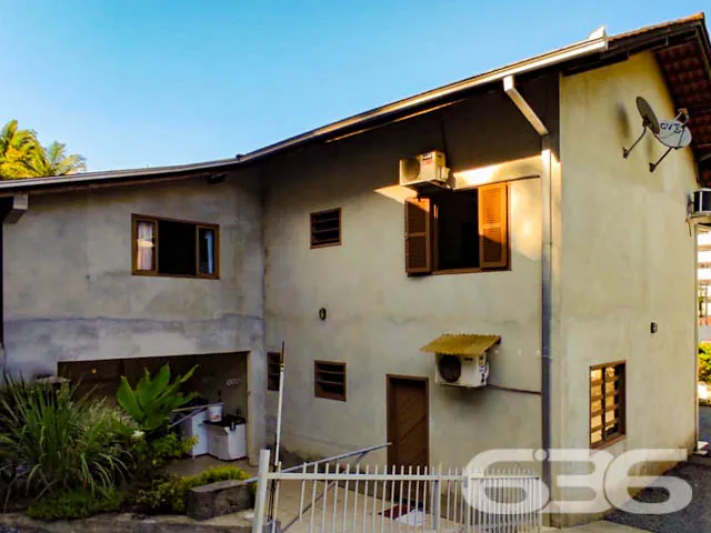 DUAS CASAS SOB UM MESMO TERRENO NO BAIRRO ANITA GA