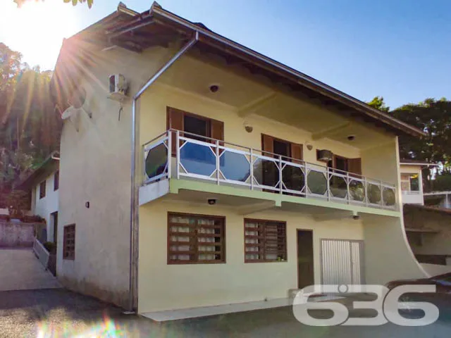 DUAS CASAS SOB UM MESMO TERRENO NO BAIRRO ANITA GA