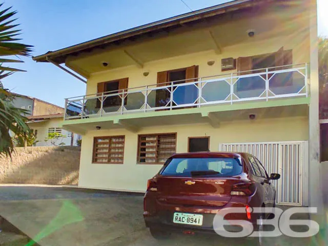 DUAS CASAS SOB UM MESMO TERRENO NO BAIRRO ANITA GA