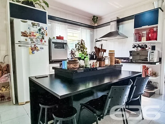 ESPLENDIDA RESIDĂNCIA NO BAIRRO ANITA GARIBALDI, J