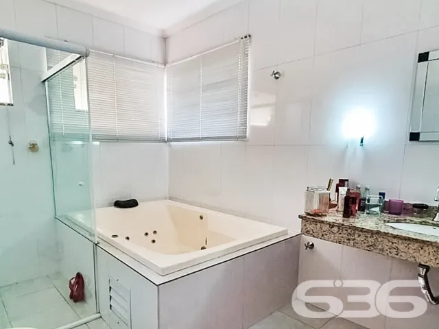 ESPLENDIDA RESIDĂNCIA NO BAIRRO ANITA GARIBALDI, J