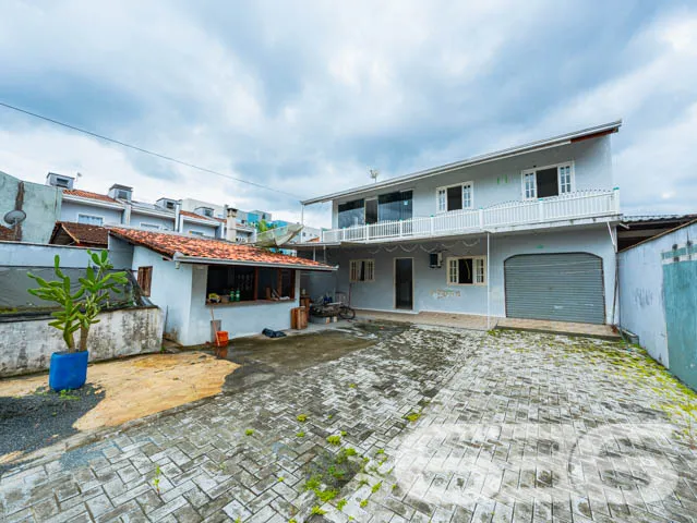 Descubra o encanto do sobrado no bairro Aventureir