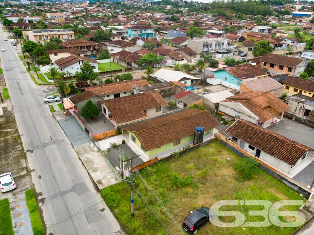 TERRENO DE ESQUINA, NO BAIRRO ITAUM, EM JOINVILLE 