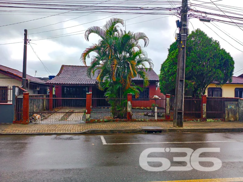 Oportunidade de casa térrea com amplo terreno no b