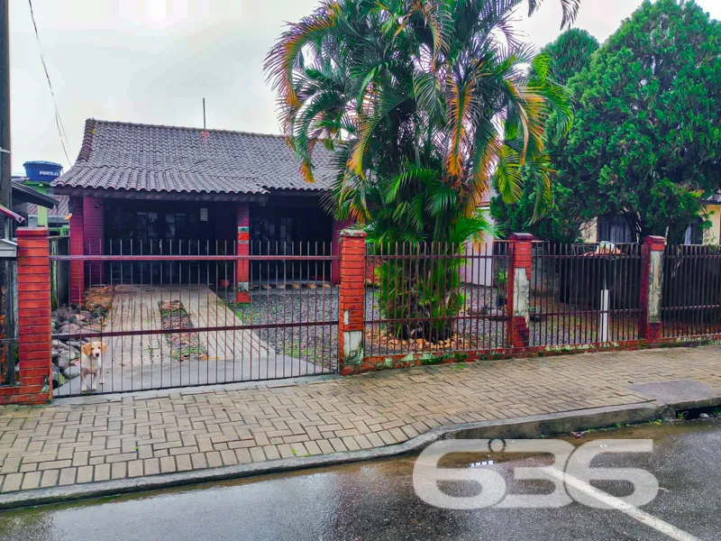 Oportunidade de casa térrea com amplo terreno no b
