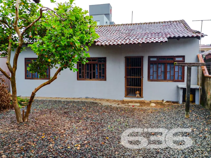 Oportunidade de casa térrea com amplo terreno no b