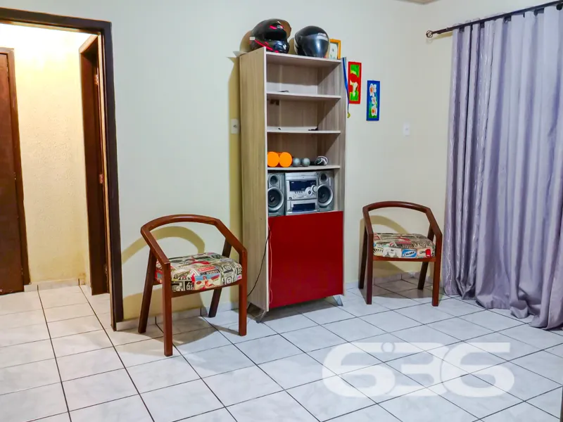 Oportunidade de casa térrea com amplo terreno no b