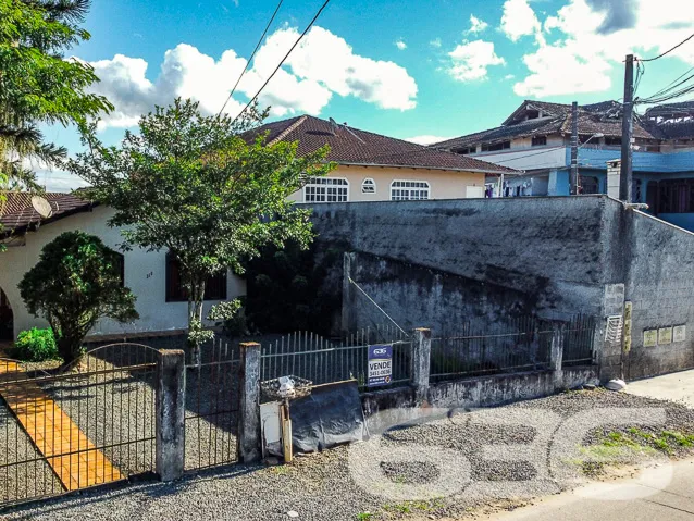 Descubra o potencial deste imóvel térreo em Joinvi