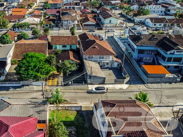 Descubra o potencial deste imóvel térreo em Joinvi
