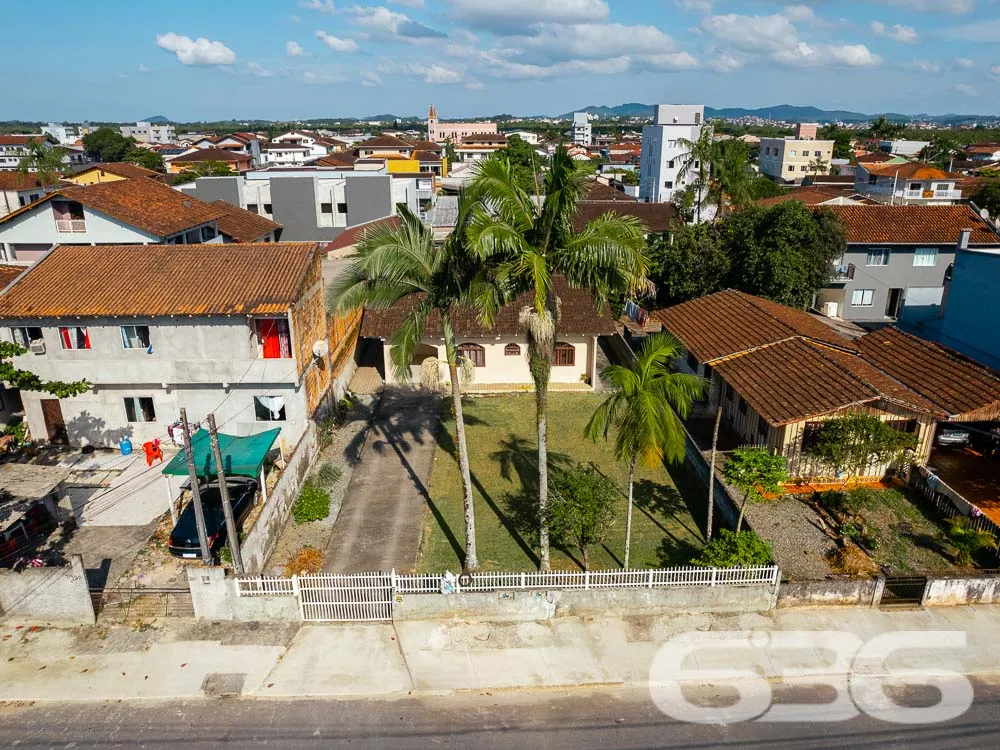 DUAS CASAS À VENDA NO BAIRRO BOA VISTA - ESTUDA PE