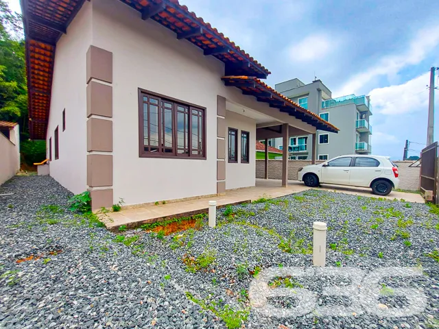 BAIRRO BOEHMERWALD â CASA COM SUĂTE + 2 QUARTOS E