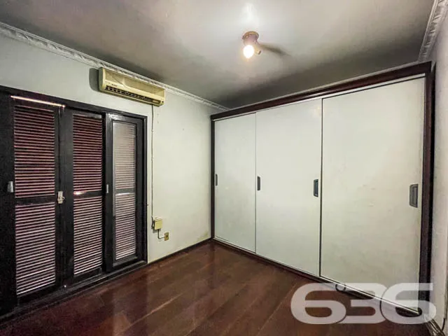 BELĂSSIMA CASA COM ĂREA DE LAZER NO BAIRRO BOM RE