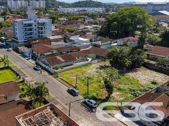 VENDE-SE TERRENO ESPAÇOSO NO BAIRRO BUCAREIN – OPO