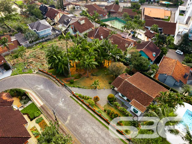 IMÓVEL COM POTENCIAL ÚNICO NO CORAÇÃO DO BAIRRO AT