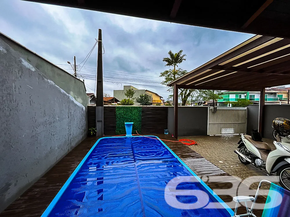Geminado Aconchegante com Área de Lazer e Piscina 