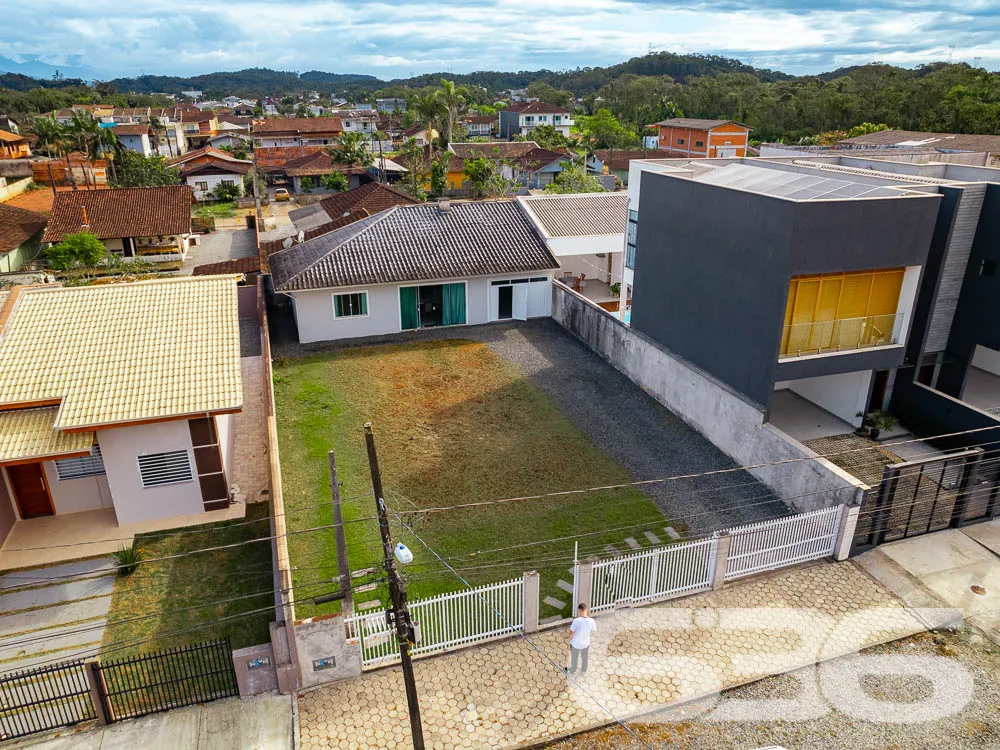 IMĂVEL Ă VENDA NO BAIRRO VILA NOVA - AMPLO QUINTAL