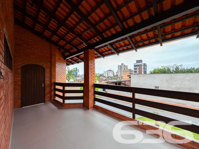 SONHE GRANDE NO BAIRRO ANITA GARIBALDI: CASA ESTIL