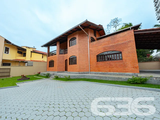 SONHE GRANDE NO BAIRRO ANITA GARIBALDI: CASA ESTIL