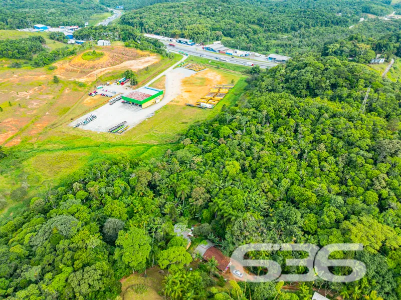 Amplo terreno com mais de 5.000 mÂČ em Joinville: l
