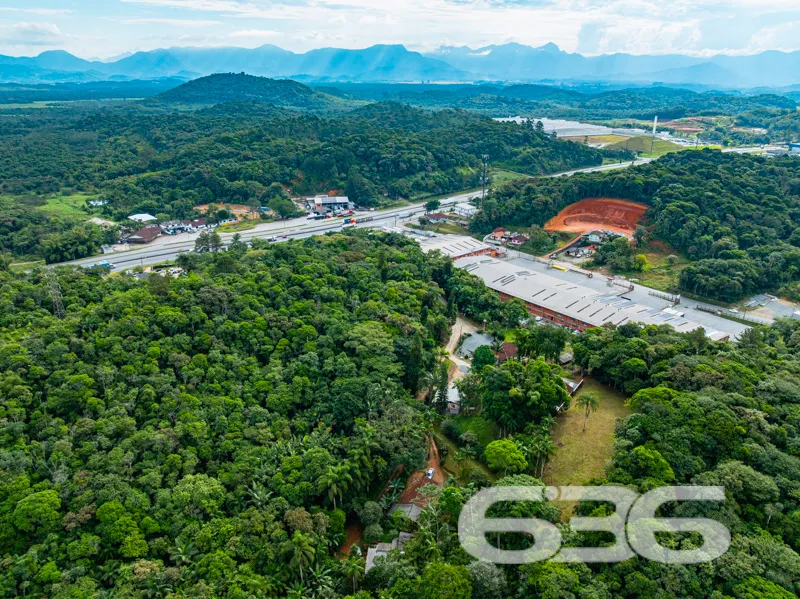 Amplo terreno com mais de 5.000 mÂČ em Joinville: l