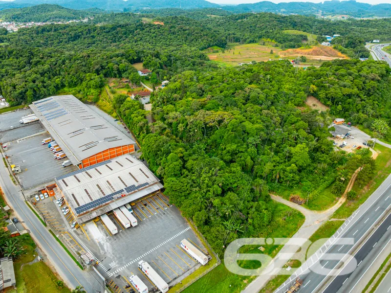 Amplo terreno com mais de 5.000 mÂČ em Joinville: l