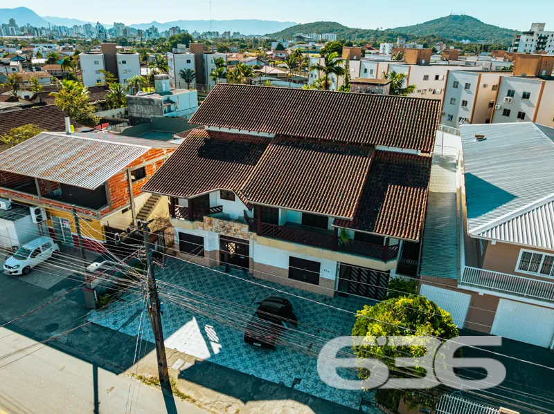 ????Descubra o Sobrado Ideal no Coração de Joinvil