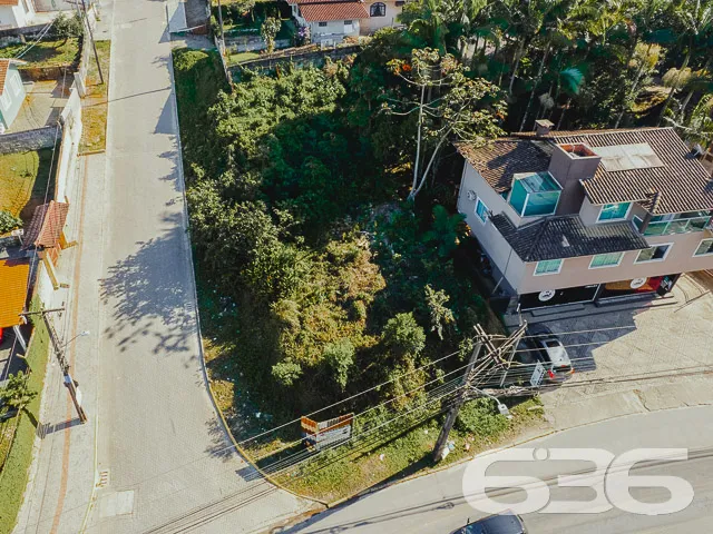 VENDE-SE TERRENO DE ESQUINA NO BAIRRO ITAUM - ESTU